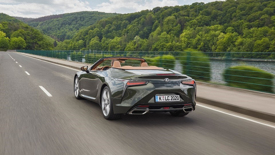 A LEXUS LC CONVERTIBLE HOZTA EL A ’LEGJOBB LUXUSAUTÓ’ 