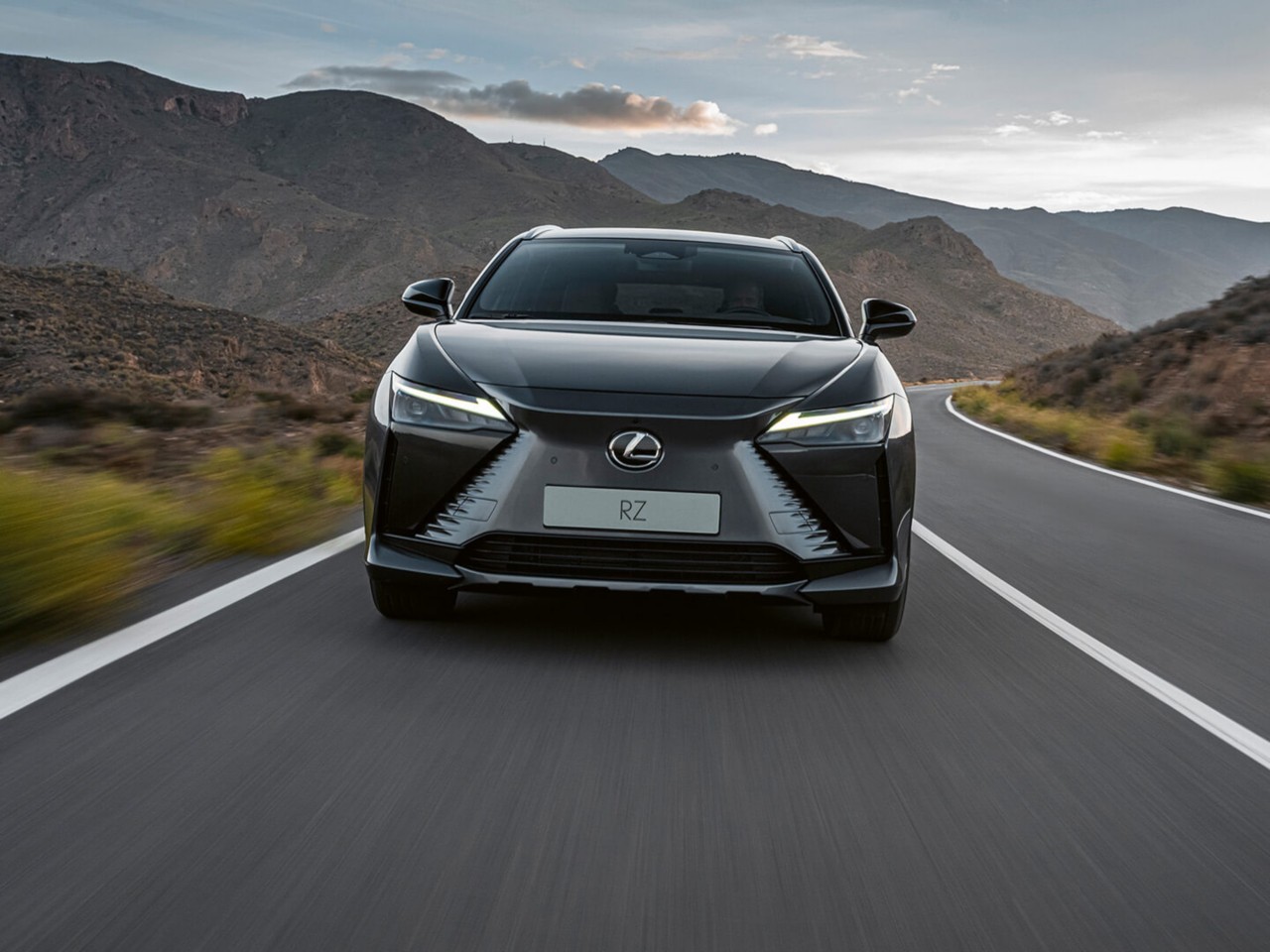 dxp-lexus-rz-450e-world-premiere-left-right-a-new-way-to-drive-1440x1080-3