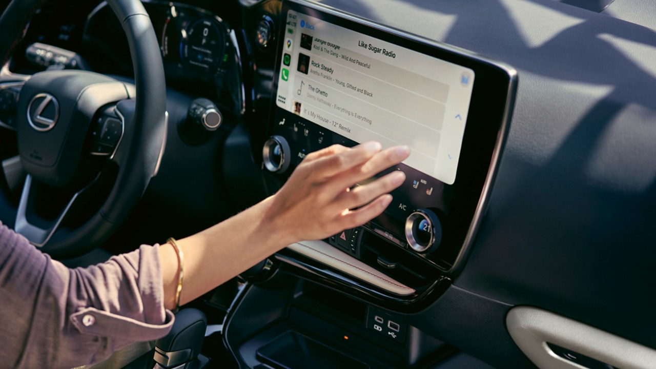 A person using a mobile phone to access the Lexus Link+ app